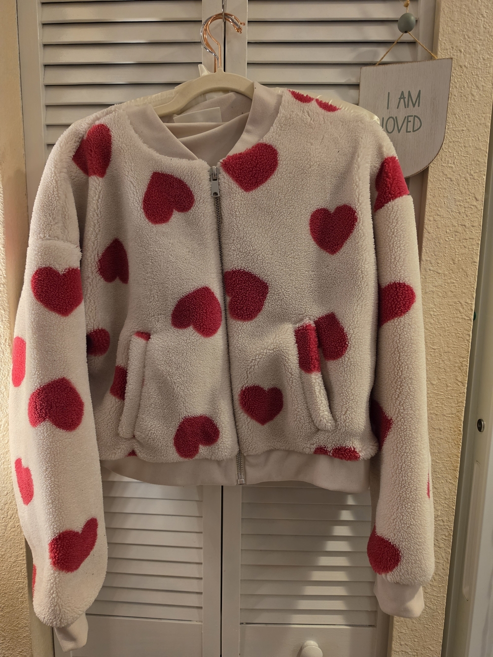 No Boundaries Cream Sherpa Zip-Up Jacket with Red Heart Print Size XL